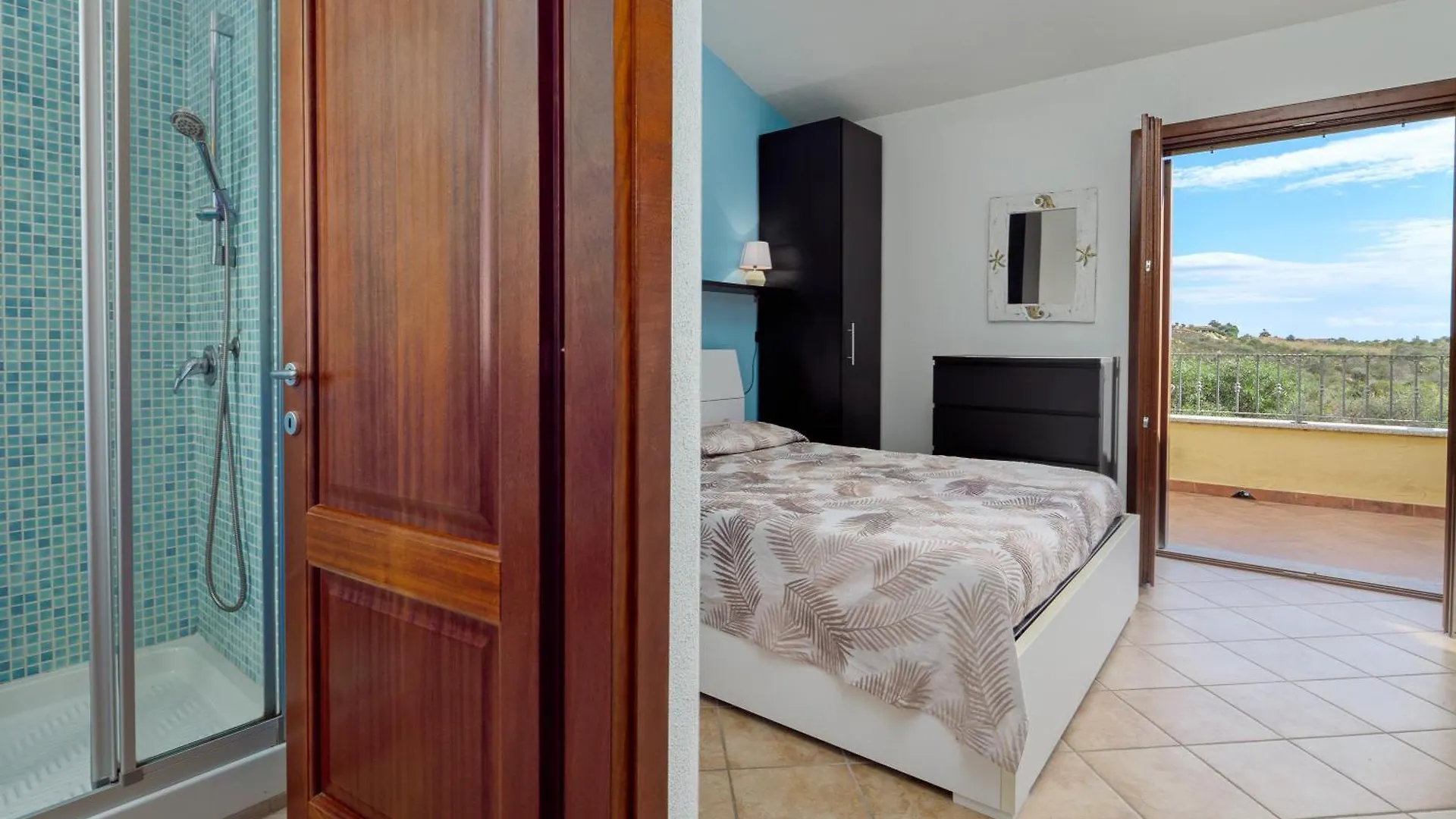 Villa Eleonora-Iun-P6104 سان تيودورو 0*,  إيطاليا